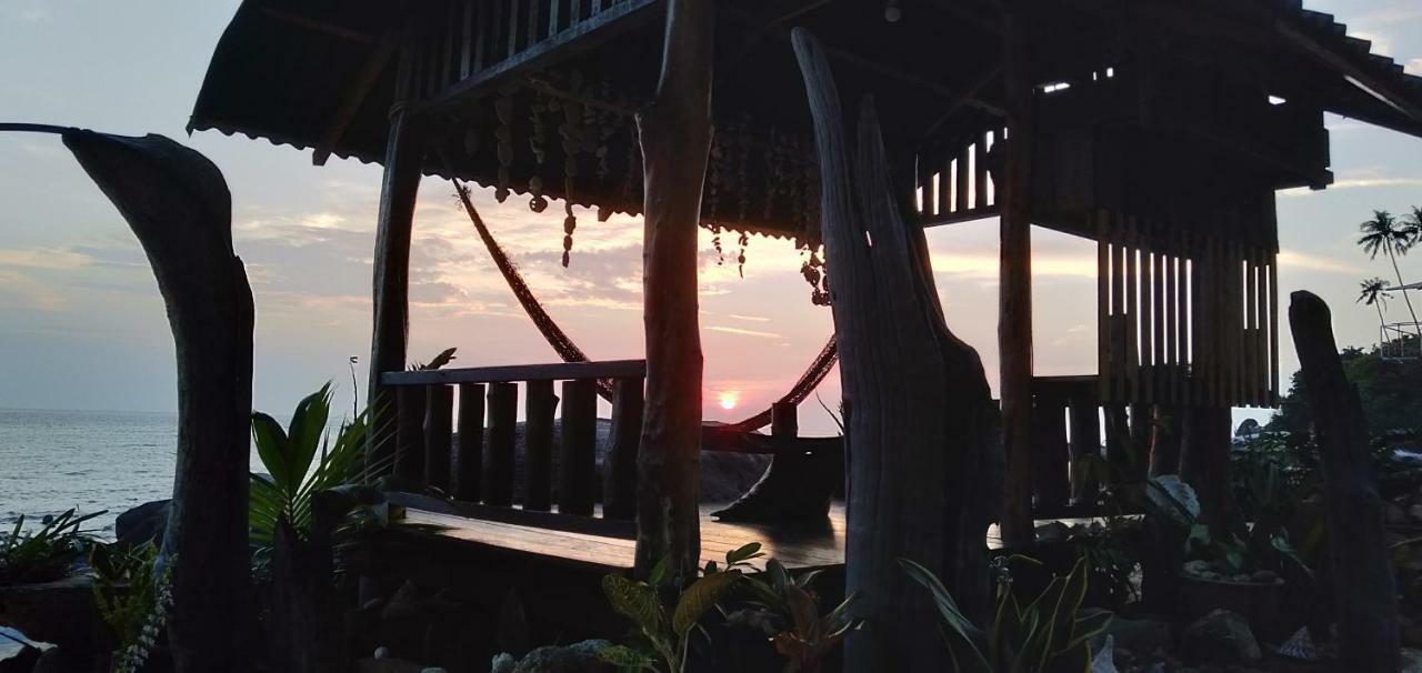 Beach House Kampung Genting Exterior photo